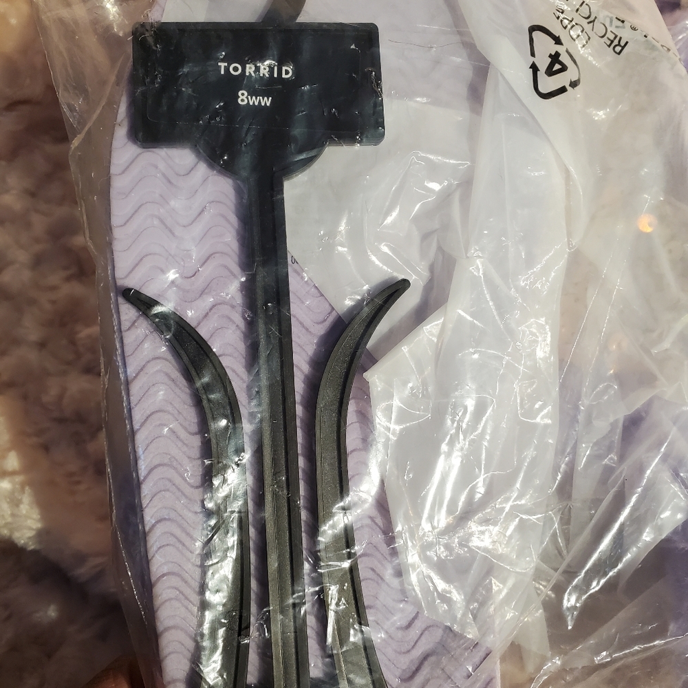 Torrid Lilac Faux fur fuzzy slippers - Picture 7 of 12